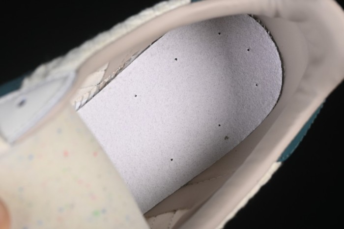 Adidas Originals Gazelle Indoor Retro Casual Slip-Resistant Wear-Resistant Low-Top Skate Shoes - JR3837