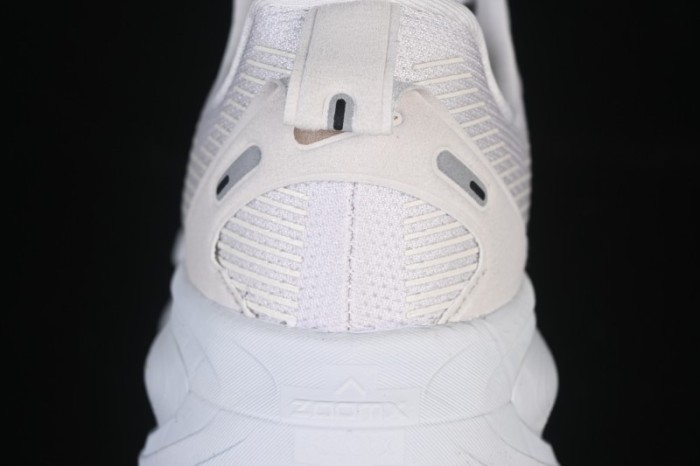 Nike Air Zoom Vomero 18 Cushioned Running Shoes - HM6803-009