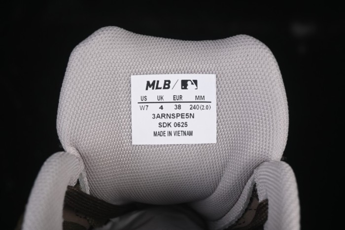 New York Yankees Chunky Curve Runner Enamel Thick Sole Casual Running Shoes - 3ARNSPE5N50BRS