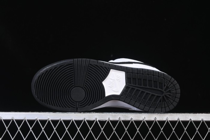 Nike SB Dunk Low Classic White Black Low-Top Casual Skate Shoes HF3704-100