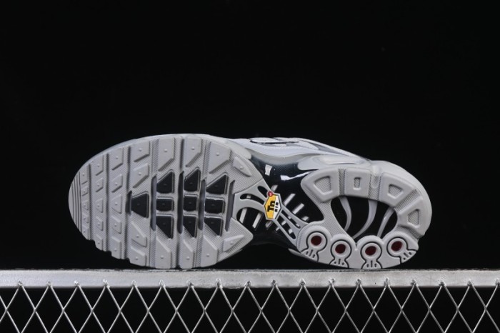 Nike Air Max Plus Retro Running Shoes with Air Cushion Technology - 852630-021