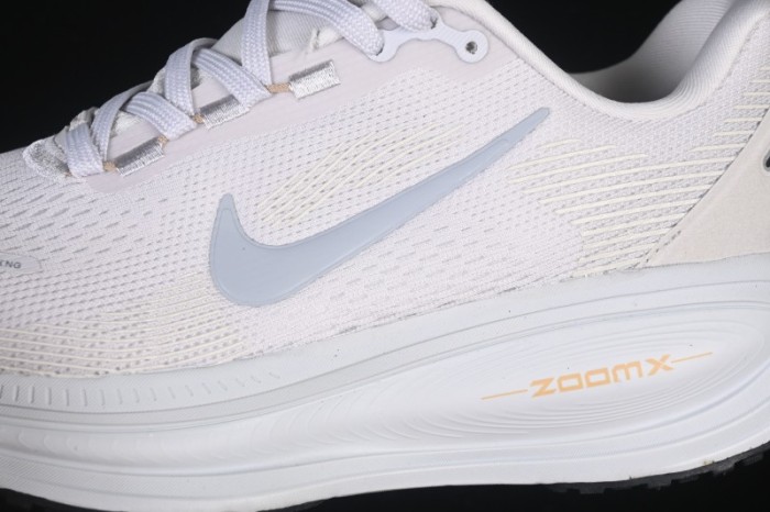 Nike Air Zoom Vomero 18 Cushioned Running Shoes - HM6803-009