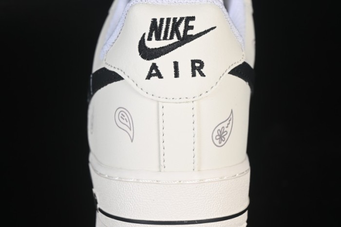 Nike Air Force 1 '07 Low Casual Sneakers in White Black - ZH0318-128