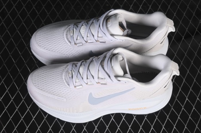 Nike Air Zoom Vomero 18 Cushioned Running Shoes - HM6803-009