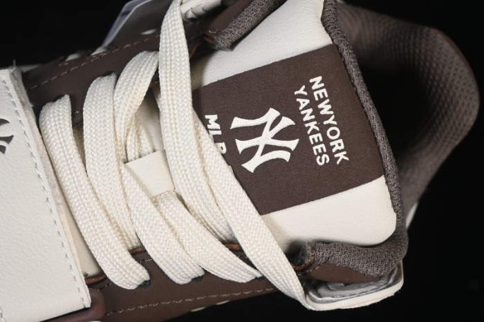 New York Yankees Chunky Liner Magic Strap Lightweight Platform Casual Sneakers - 3ASXW015N50BRS