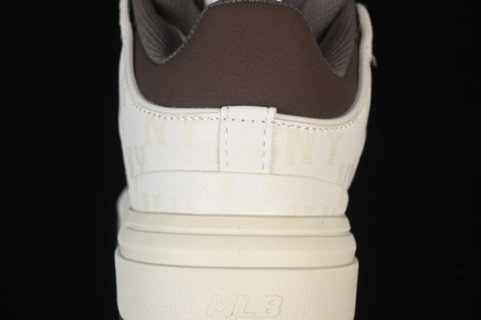 New York Yankees Chunky Liner Magic Strap Lightweight Platform Casual Sneakers - 3ASXW015N50BRS