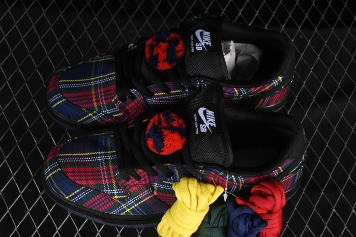 Nike SB Dunk Low Nardwuar Collaboration Scottish Plaid Low-Top Casual Skate Shoes - II1493-600