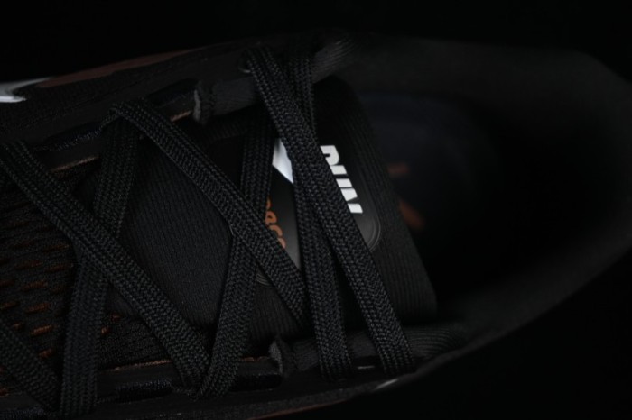 Nike Air Zoom Vomero 18 Cushioned Running Shoes - IH4454-001