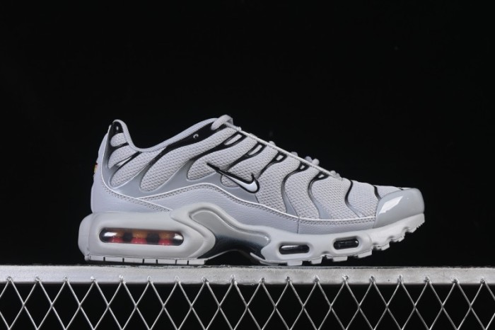 Nike Air Max Plus Retro Running Shoes with Air Cushion Technology - 852630-021