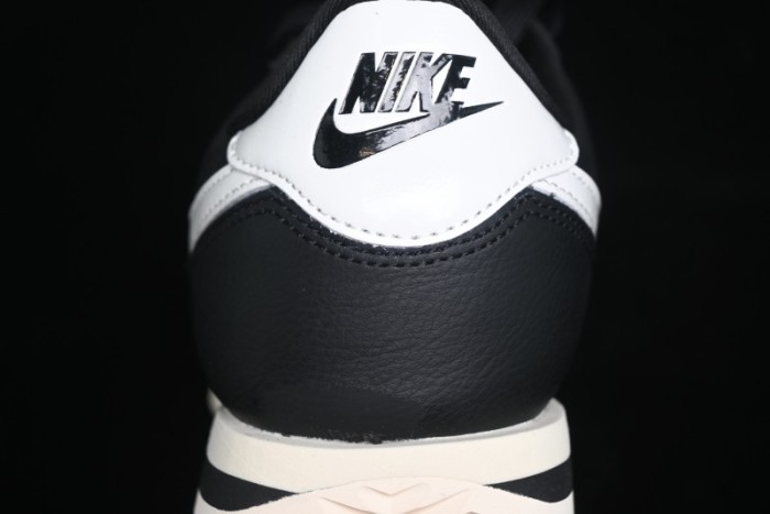 Nike Classic Cortez Leather Retro Running Shoes - FB6877-001