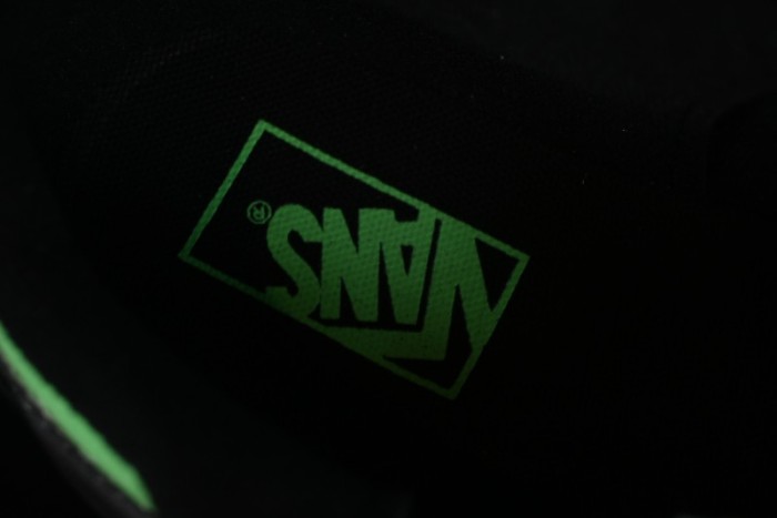 Vans Classics Knu Skool Retro Sneakers with Thickened Tongue and Enlarged Toe - VN0009QCSWE 1