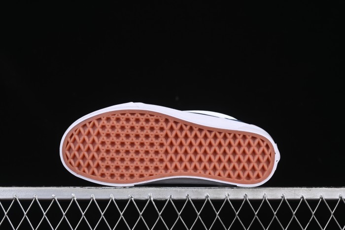 Vans Knu Skool Low-Top Retro Chunky Sneakers - VN000D6CJBL