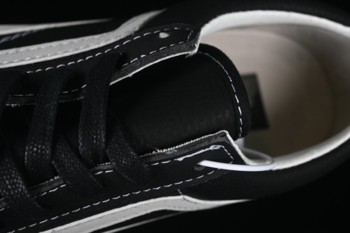 Vans Old Skool 36 Low-Top Retro Skate Shoes - VN000D57BLK
