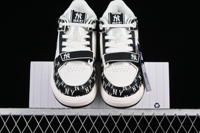 MLB Chunky Liner New York Yankees Hook & Loop Lightweight Platform Sneakers with 6cm Height Increase - 3ASXLM13N50BKS