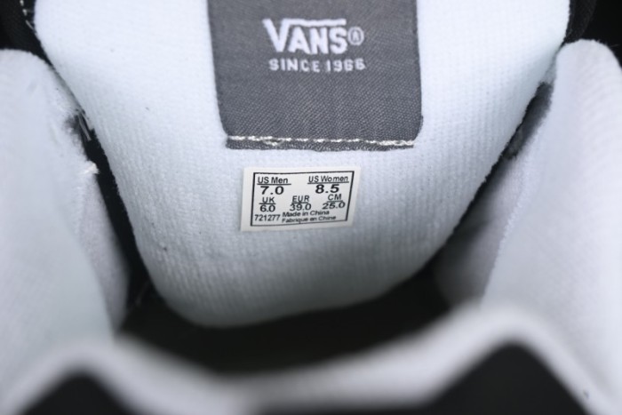 Vans Knu Skool Low-Top Retro Chunky Sneakers - VN0009QCCJJ