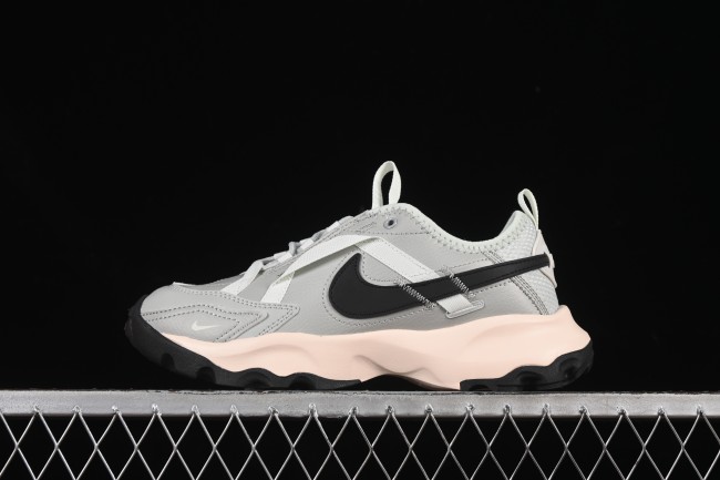 Nike TC 7900 Retro Chunky Sneakers with Reflective Swoosh and Cushioned Sole - DD9682-004