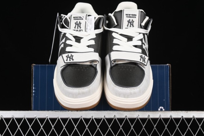 New York Yankees Chunky Liner Mid Denim Monogram Sandals with Velcro Closure and Thick Sole - 3ASXCHL4N50GRS