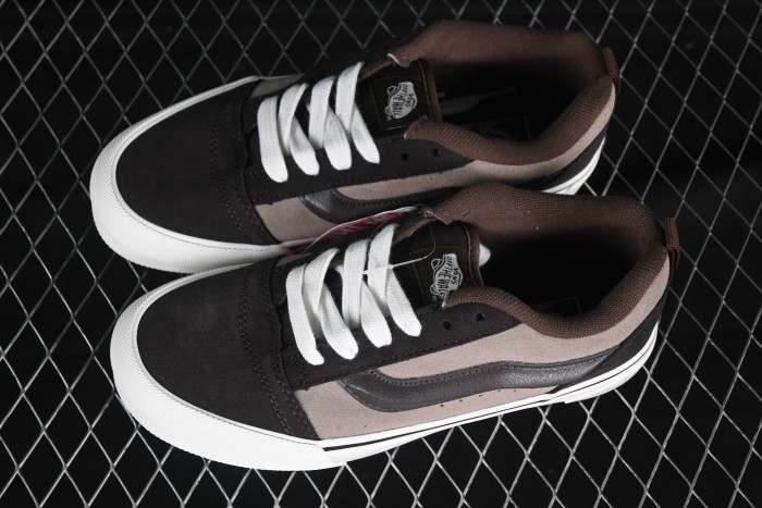 Vans Knu Skool Low-Top Retro Chunky Sneakers with Oversized Logo - VN0009QC2LN