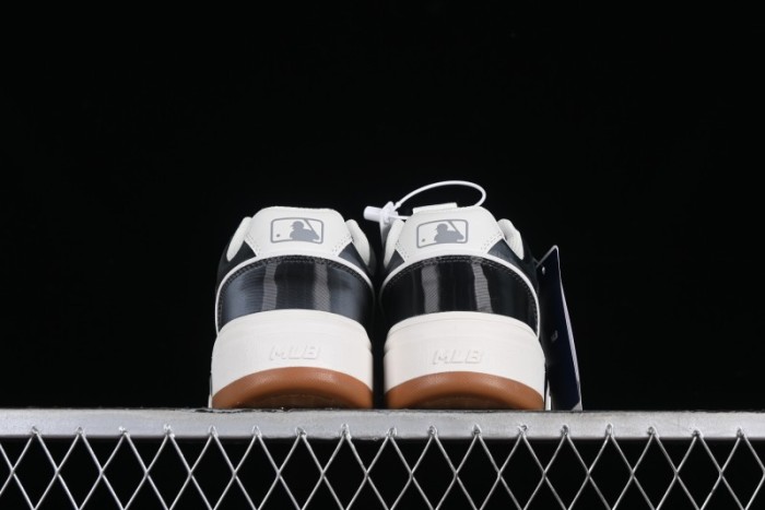 New York Yankees MLB Chunky Liner Height-Increasing Platform Sneakers - 3ASXCLH3N50BKS