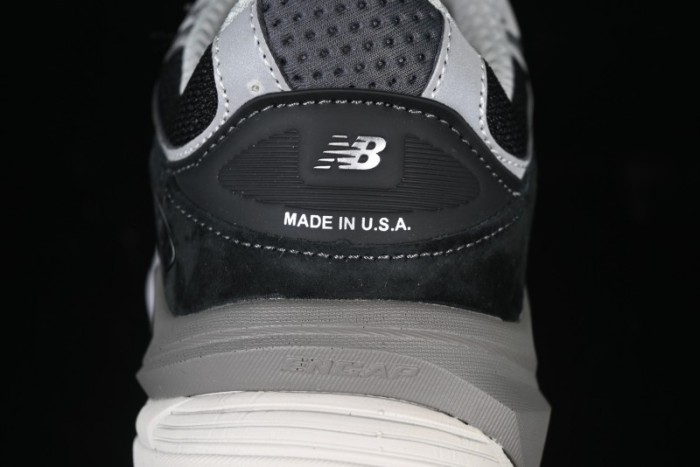 New Balance 990 Series Premium Retro Running Shoes with Carbon Fiber Midsole - M990BK6