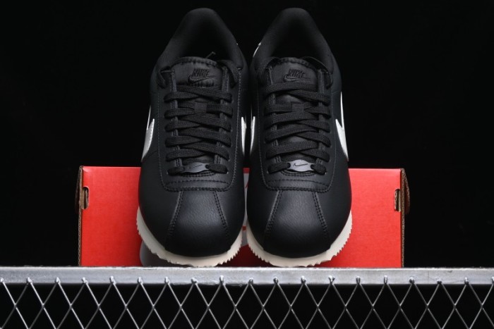 Nike Classic Cortez Leather Retro Running Shoes - FB6877-001