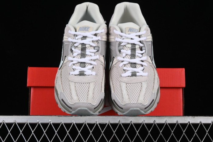 Nike Zoom Vomero 5 SP Retro Classic Casual Running Shoes with EVA Midsole - FZ3653-104