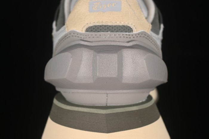 Onitsuka Tiger Moage Co Low-Top Running Shoes Comfortable Slip-Resistant Casual Sneakers - 1183B555-020