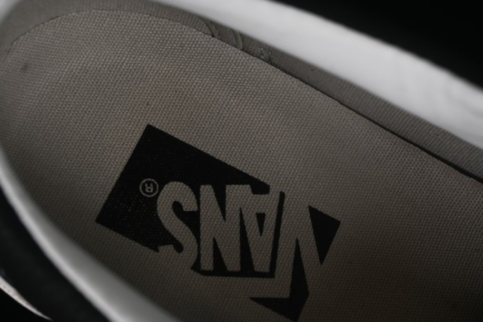 Vans Old Skool 36 Low-Top Retro Skate Shoes - VN000D57BLK