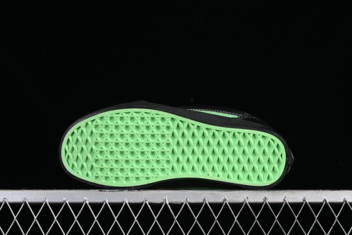 Vans Classics Knu Skool Retro Sneakers with Thickened Tongue and Enlarged Toe - VN0009QCSWE 1