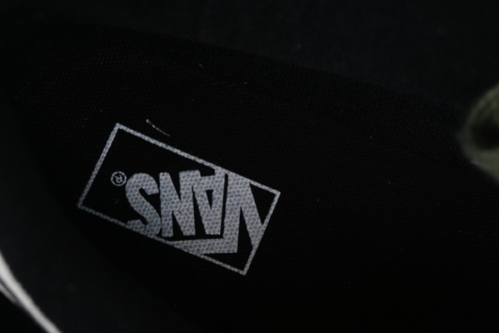 Vans Knu Skool Low-Top Retro Casual Vulcanized Sneakers - VN000CP50VM