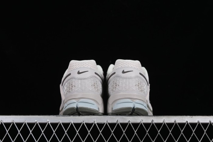 Nike Zoom Vomero 5 SP Retro Classic Casual Running Shoes with EVA Midsole - FZ3653-104