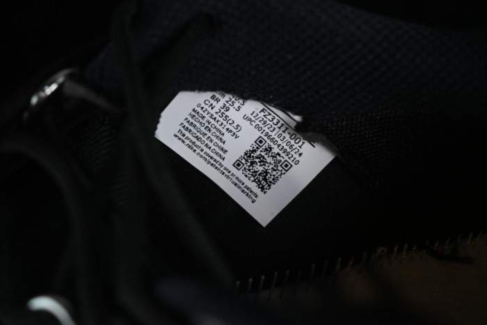 Nike ACG Mountain Fly 2 Low SP Outdoor Hiking Shoes with GORE-TEX and React Foam - FZ3311-001