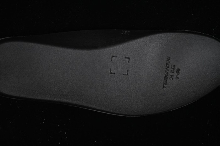 Nike Union x Air Jordan 1 Retro High Basketball Shoes with Chicago-Inspired Colorway - HV8563-600