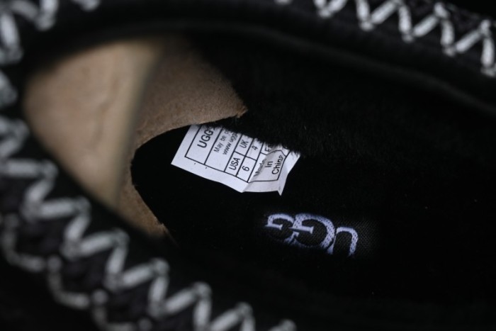 UGG Classic Mini II Snow Boots with TREADLITE Outsole - 5955