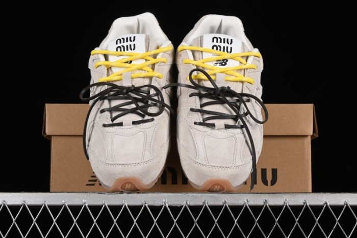 MiuMiu x New Balance 530 Low-Top Classic Retro Casual Running Shoes - AJD4 1