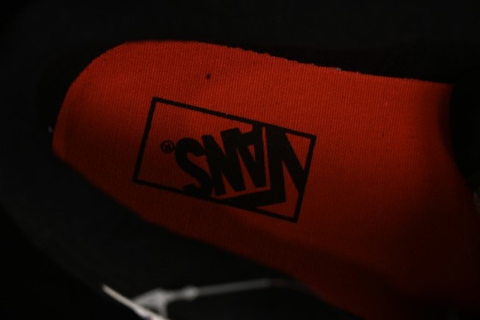 Vans Classics Knu Skool Retro Sneakers with Embroidered Graffiti Design and Thick Tongue - VN000CS00ZB 1