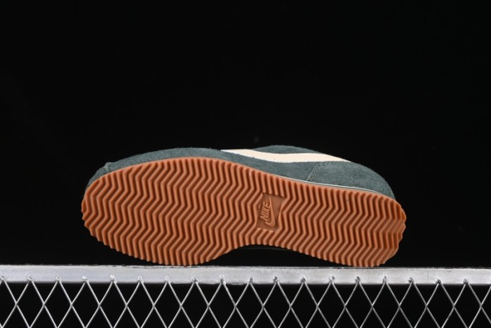 Nike Classic Cortez Leather Retro Running Shoes - FJ2530-301