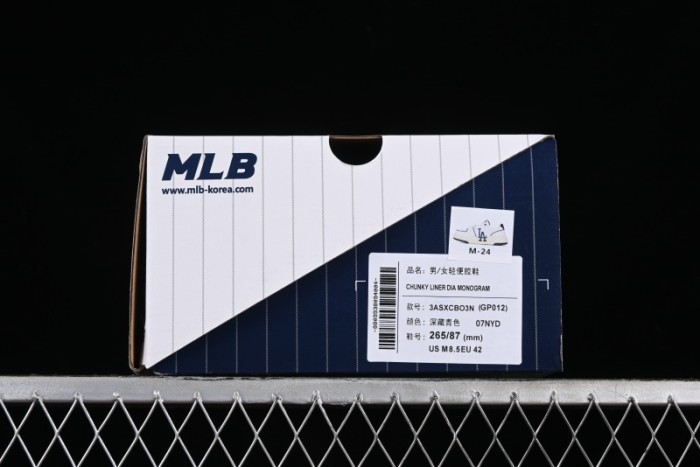 MLB Chunky Liner Basic New York Yankees Thick Sole Casual Sneakers with 6cm Height Increase - 3ASXCBO3N07NYD