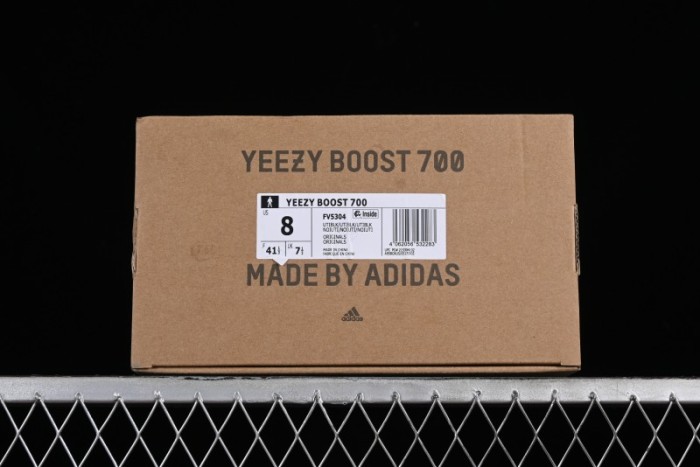 Adidas Yeezy Boost 700 V2 Utility Black Running Shoes with 3M Reflective Details - FV5304 1