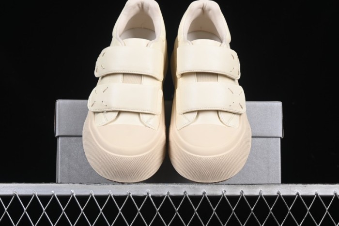 GG-CC Star Same Style Platform Sneakers with Hook and Loop Closure - G23Y6906