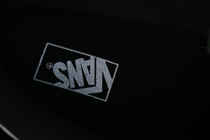 Vans Knu Skool Low-Top Retro Casual Vulcanized Sneakers - VN0009QCB9M