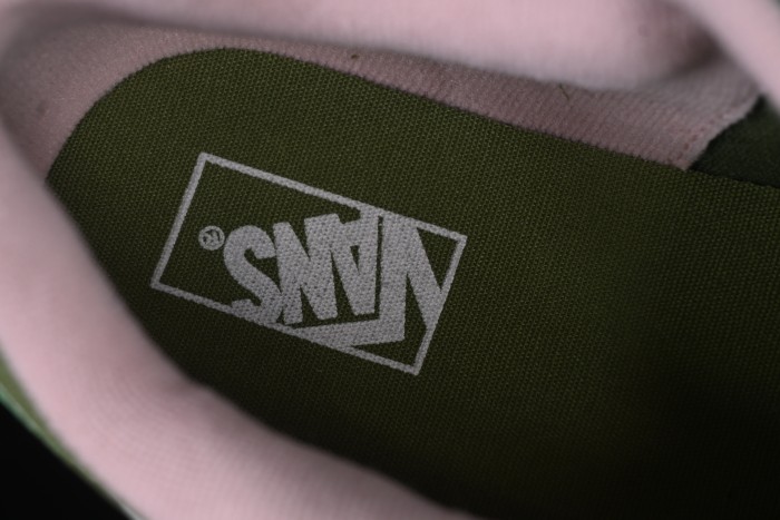 Vans Knu Skool Low-Top Retro Chunky Sneakers - VN000D6CJDU