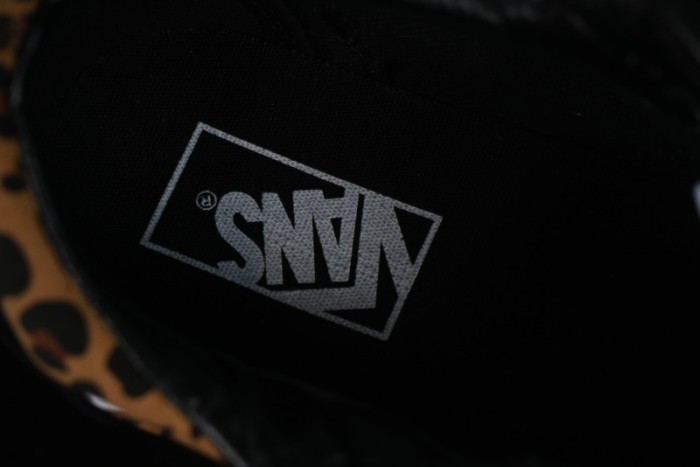 Vans Old Skool Classic Retro Low-Top Canvas Sneakers with Leopard Print and Slip-Resistant Sole - VN000CR5CJK 1