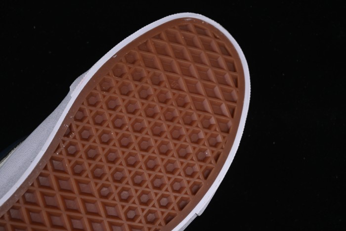 Vans Knu Skool Low Top Retro Chunky Sneakers with Oversized Logo - VN0009QC377