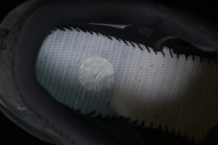 Adidas Yeezy Boost 700 V2 Utility Black Running Shoes with 3M Reflective Details - FV5304 1