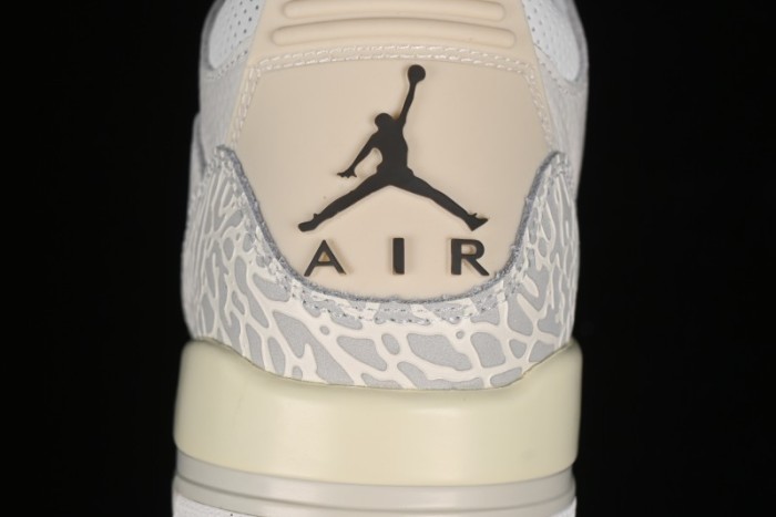 Nike Air Jordan 3 Retro Cactus Jack Collaboration High-Top Basketball Shoes with Soft Napa Leather and Visible Air Cushion - 136064-668