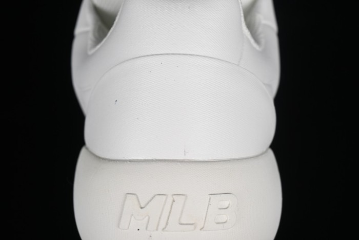 MLB Chunky Classic Base Height Increasing Platform Sneakers - 3ASXCCB4N50IVS