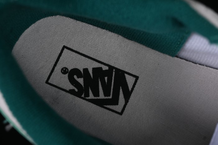 Vans Knu Skool Low-Top Retro Chunky Sneakers - VN000D6CJBG