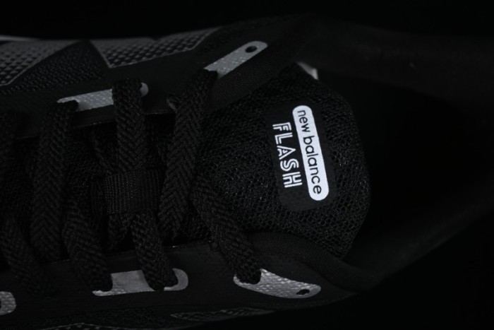 New Balance DynaSoft Flash V7 Retro Casual Shoes - MFLSHBK7