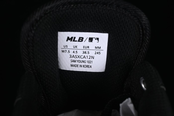 New York Yankees MLB Chunky Liner Custom Platform Sneakers in Neon Pink - 3ASXCA12N50WHS